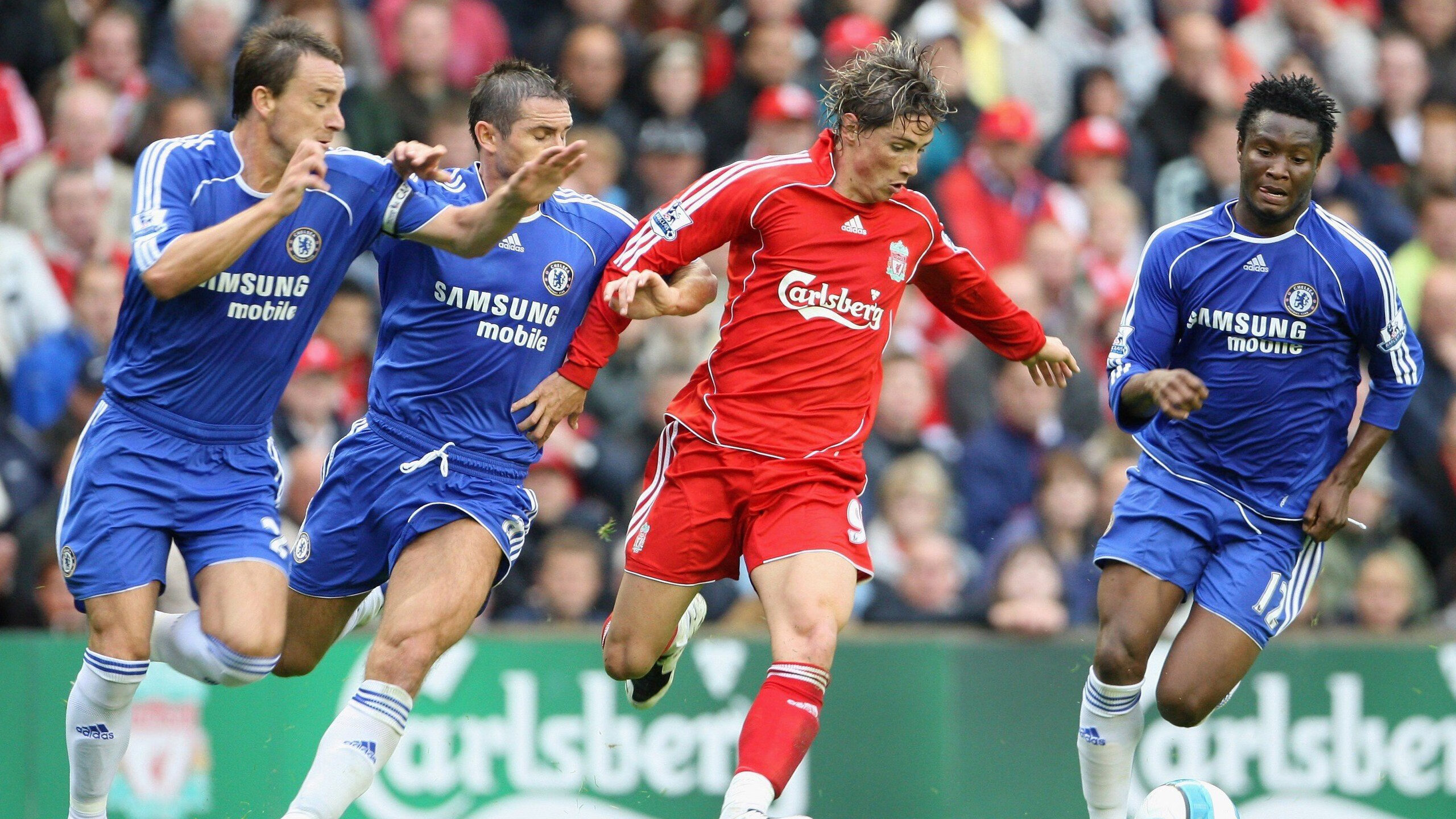 英超争冠焦点战？哥伦比亚队稳健取胜，中国队遗憾落败—一场足球盛宴的深度解析