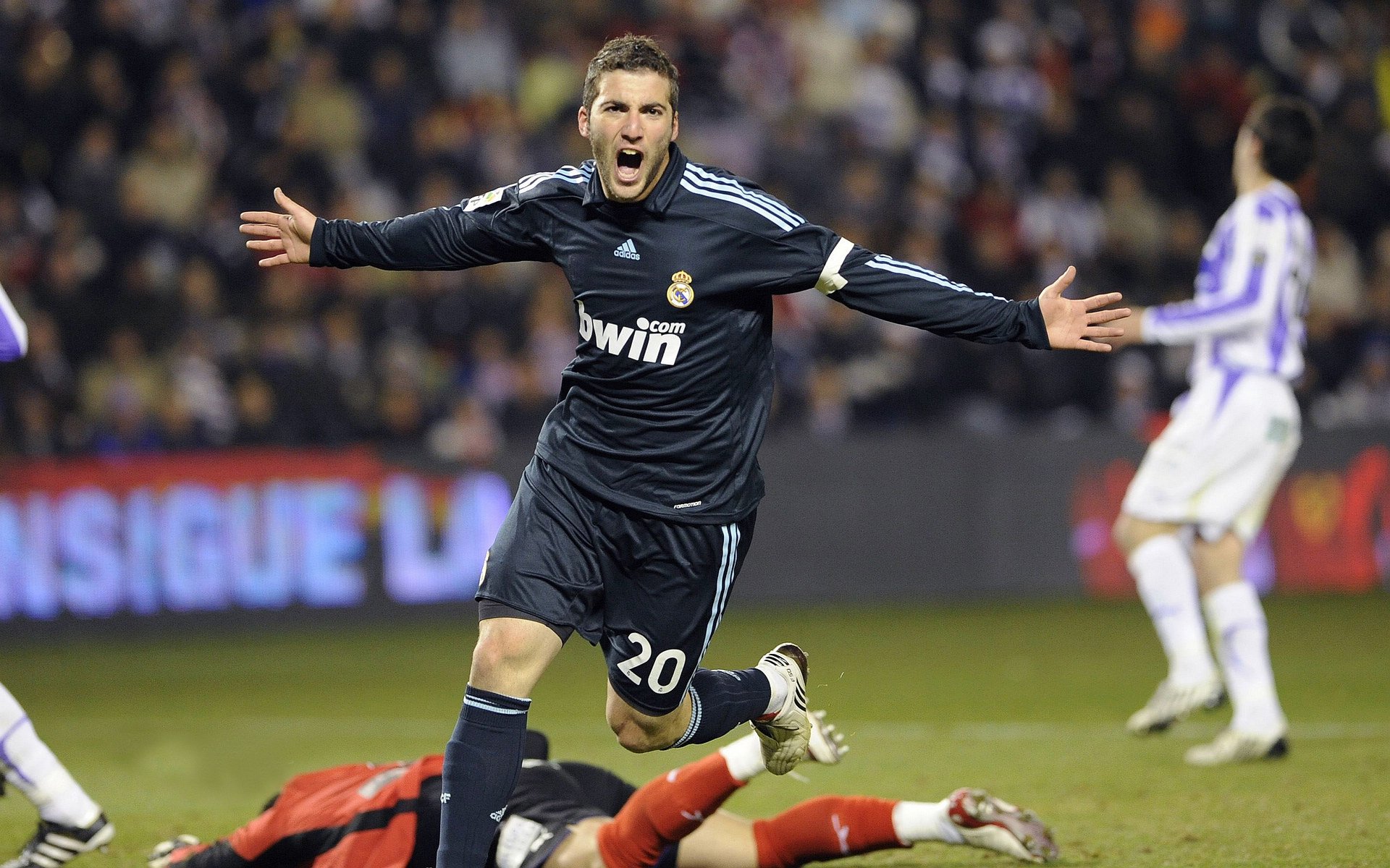 开云体育-血与沙！袋鼠军团榨干墨西哥最后一滴希望 孔德爆射终结36年魔咒